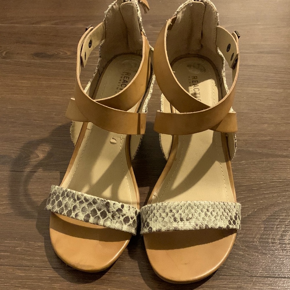 New Kenneth Cole stroppy sandals